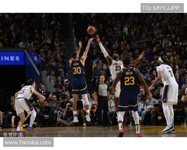 库里助勇士战胜湖人拿下胜利，乔丹是他的模范学习对象