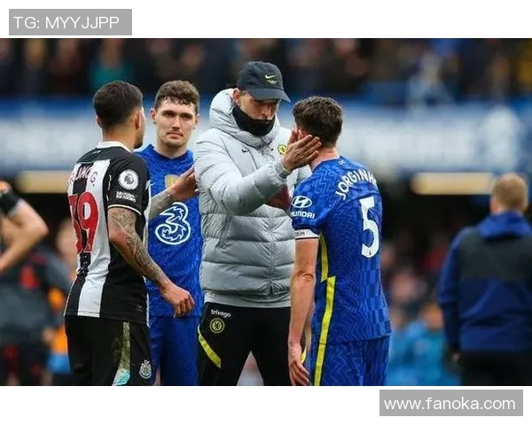 切尔西更衣室风波再起斯特林与恩佐训练场激烈对峙引发关注 切尔西更衣室风波再起斯特林与恩佐训练场激烈对峙引发关注